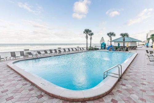 Hotel Steps To The Ocean!! Resort Living!!