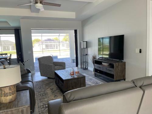 Villa Skyline Cape Coral, Private Heated Pool And Spa