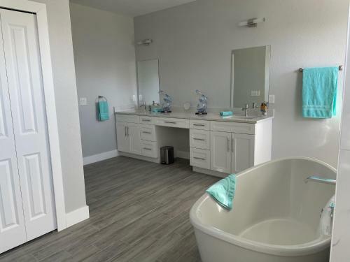 Villa Skyline Cape Coral, Private Heated Pool And Spa
