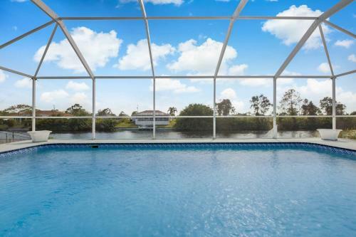 Waterfront Villa With Heated Pool - Villa Wine Down - Roelens Vacations