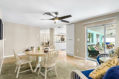 Prestigious Location, Renewal Remodel, Heated Pool - Villa Pineapple Oasis