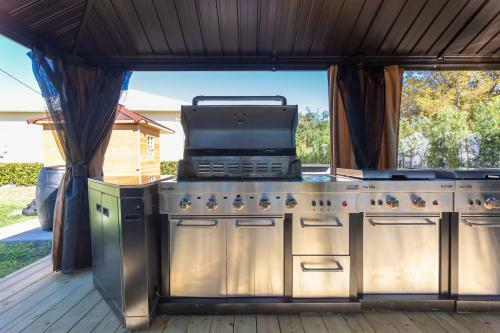 Spa House W Sauna, Hammocks, Outdoor Kitchen & Bbq