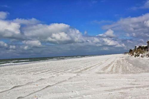 Apartamento 10 Steps To The Beach Couples Retreat