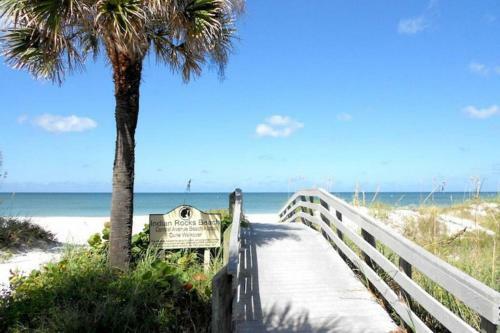 Apartamento 10 Steps To The Beach Couples Retreat