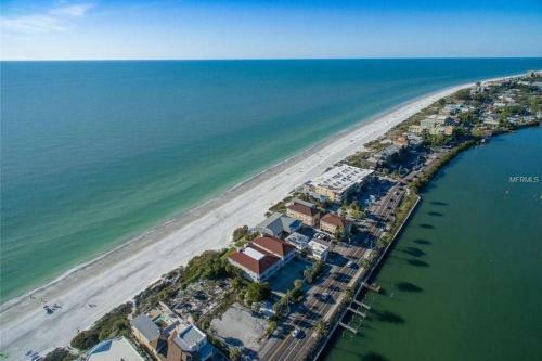 Apartamento 10 Steps To The Beach Couples Retreat