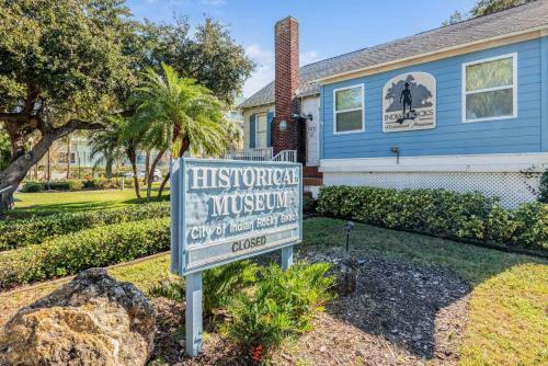 Charming Beach Front Cottage With Stunning Unset Views Pets Are Welcome Here Bella11