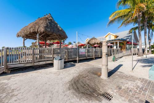 Charming Beach Cottage With Stunning Unset Views Pets Are Welcome Here Bella8