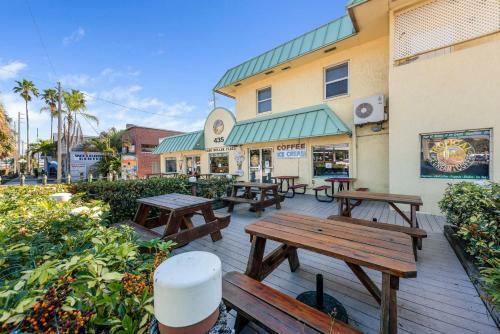 Charming Beach Cottage With Stunning Unset Views Pets Are Welcome Here Bella8