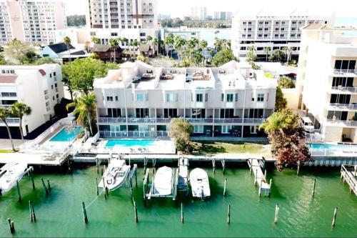 Luxury And Spacious Waterside Getaway