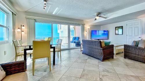 Holiday Villas III By Teeming Vacation Rentals