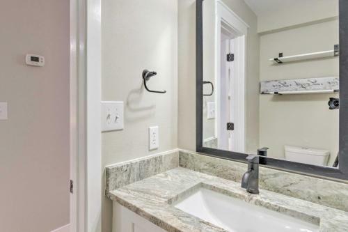Fort Walton Beach Townhome Less Than 3 Mi To Beach!