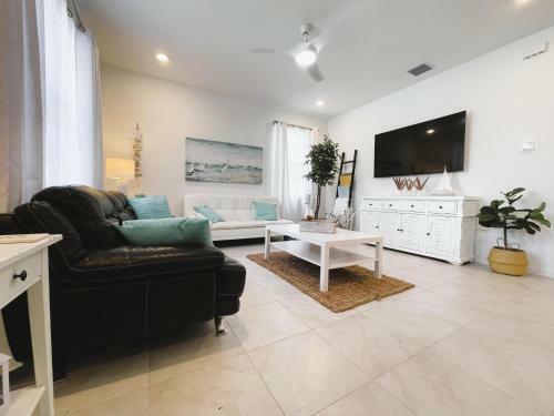 New 3br Spacious & Lux Beach House Theme By Air Base Miami
