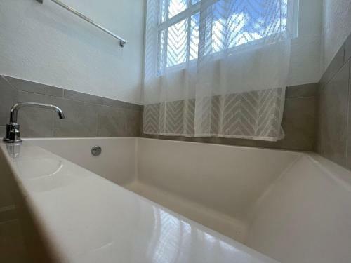 New 3br Spacious & Lux Beach House Theme By Air Base Miami