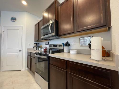 New 3br Spacious & Lux Beach House Theme By Air Base Miami