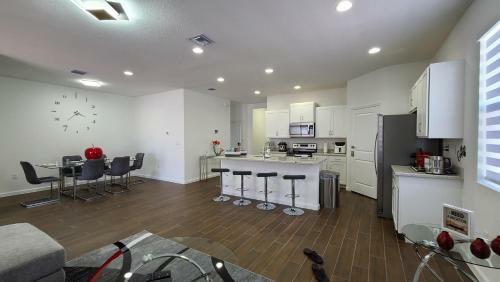 One Story Luxury Villa With Hot Tub