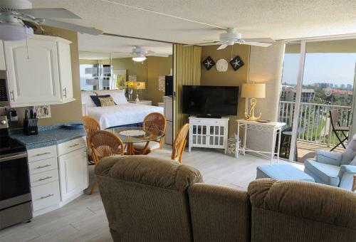 Estero Beach & Tennis 701b By Kathy Nesbit Vacations