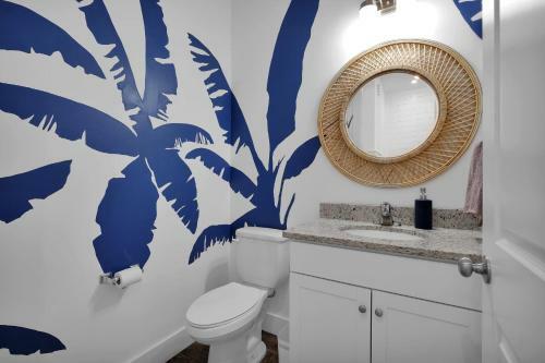 Beautiful Townhome - Just 4 Blocks From The Ocean!!