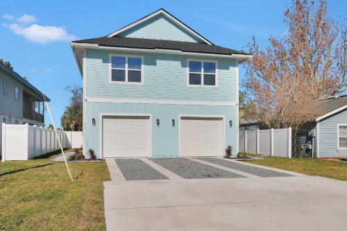 Beautiful Townhome - Just 4 Blocks From The Ocean!!