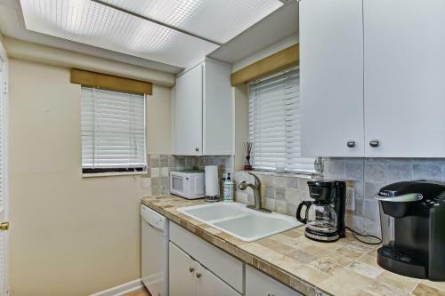 Apartamento Relaxing Condo On Oceanfront - Hear The Waves - Pool -sleeps 6