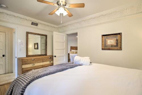 Sunny Waterfront Escape In Upscale Neighborhood!
