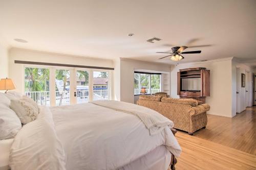 Sunny Waterfront Escape In Upscale Neighborhood!