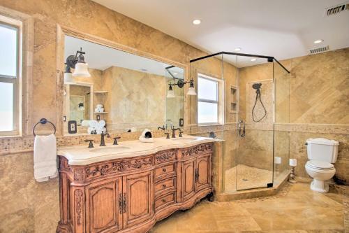 Sunny Waterfront Escape In Upscale Neighborhood!