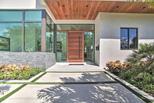 Sleek And Chic Waterfront Home With Private Pool!