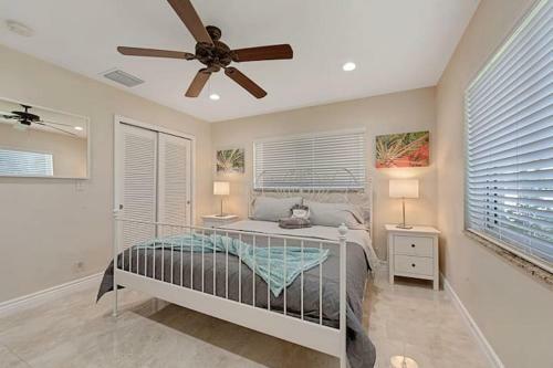 Hostal House With Pool King Beds Close To Beach
