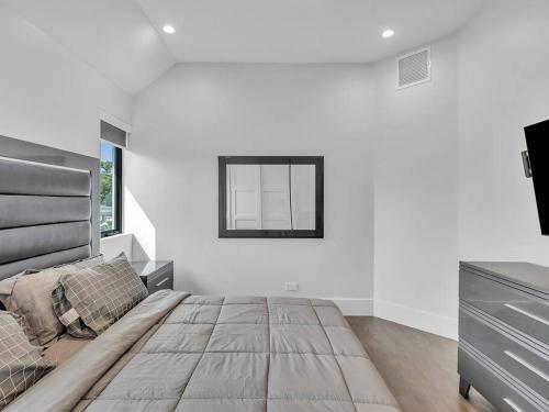 Stunning Luxury Modern Newly Built Home 4 Bedrooms