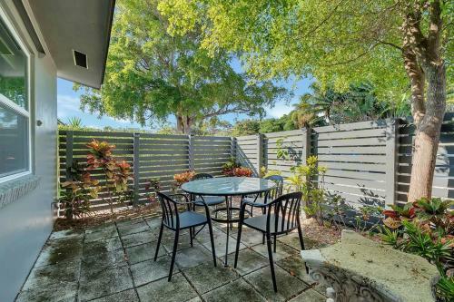Wilton Manors Cottage West 2 Bed 2 Bath W/own Pool