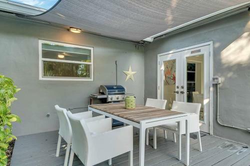 Wilton Manors Cottage West 2 Bed 2 Bath W/own Pool