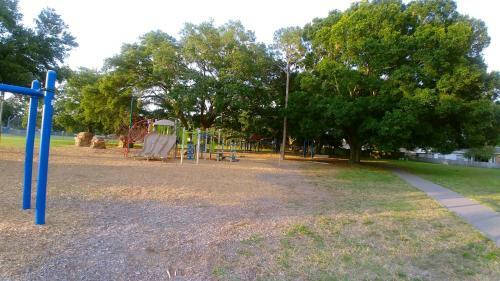 House 3br 1-bath, 8-min From Indian Rocks Beach, Nice Park Thru Back Gate