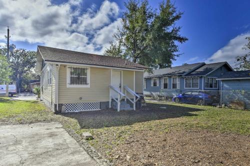Charming And Central Jacksonville Home With Porch