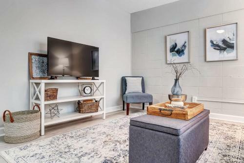 Cozy Apartment On Shaded Street!