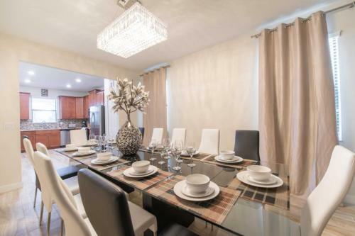 Champions Gate Grand Escape - Six Bedroom Home