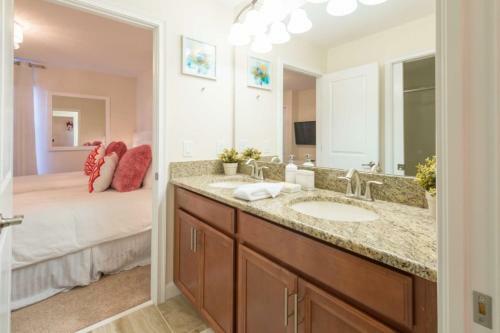 Champions Gate Grand Escape - Six Bedroom Home