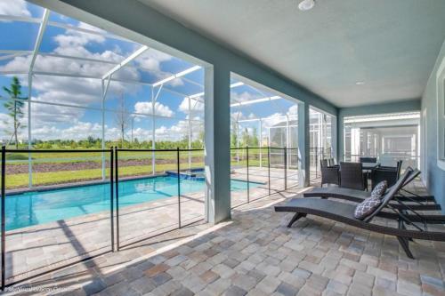 5 Bed Pool With Overflowing Spa In Champions Gate! Villa