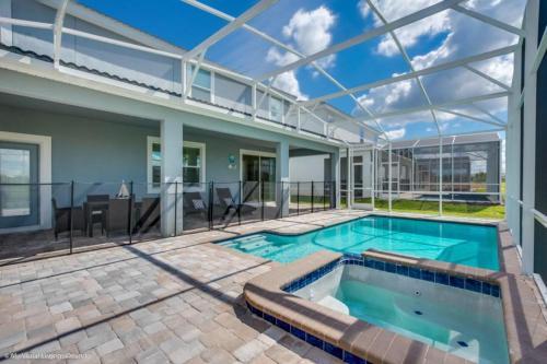 5 Bed Pool With Overflowing Spa In Champions Gate! Villa