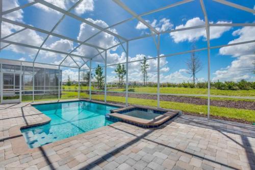 5 Bed Pool With Overflowing Spa In Champions Gate! Villa
