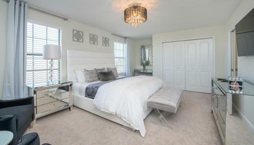 Champions Gate Sunny Days Getaway - Six Bedroom Home