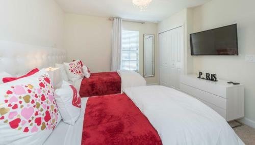 Champions Gate Sunny Days Getaway - Six Bedroom Home