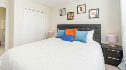 Champions Gate Sunny Days Getaway - Six Bedroom Home