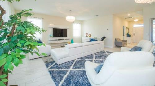 Champions Gate Sunny Days Getaway - Six Bedroom Home
