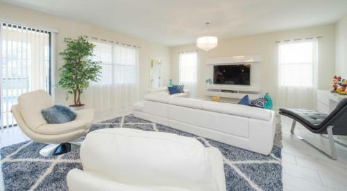 Champions Gate Sunny Days Getaway - Six Bedroom Home