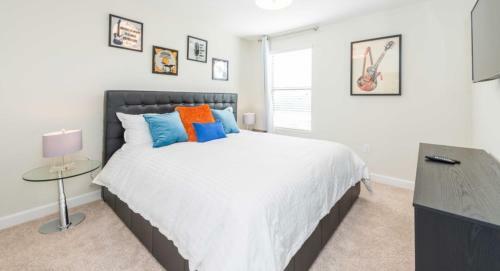 Champions Gate Sunny Days Getaway - Six Bedroom Home