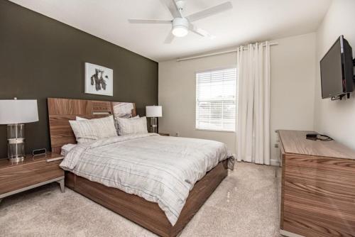 Dramatic Luxury 4 Bedroom Townhome With Pool Townhouse