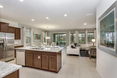 South Facing Pool Spa, Game Room Home Is Loaded! Villa