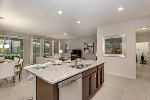 South Facing Pool Spa, Game Room Home Is Loaded! Villa