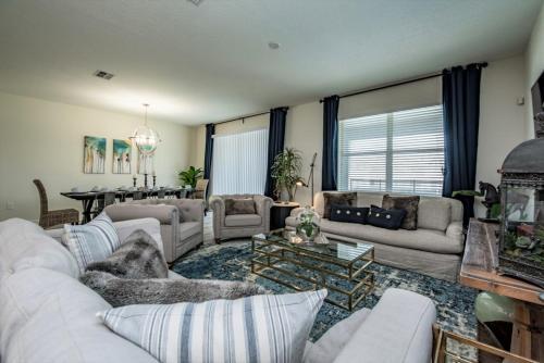 Undeniable Luxury - 8 Bdm Champions Gate Villa Villa