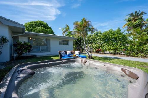 Supervilla - 3br 2ba - Jacuzzi - Brand New House!